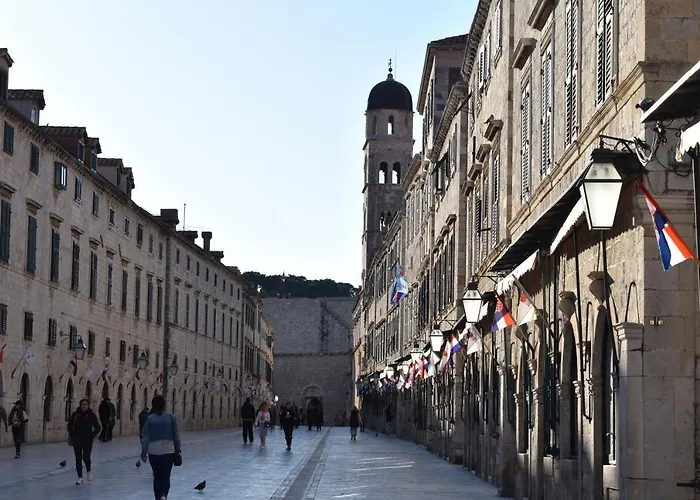 Elanza دوبروفينك